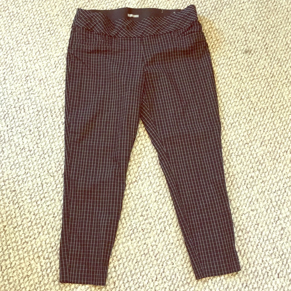 Brand New Cropped Pants 🖤